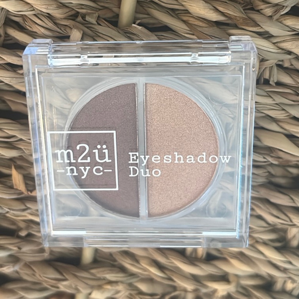✨NWT Eyeshadow Bundle - Naked Cosmetics & M2U NYC Duo✨